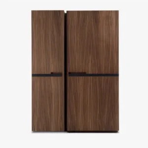Armario de madera de nogal con dos puertas y tiradores integrados